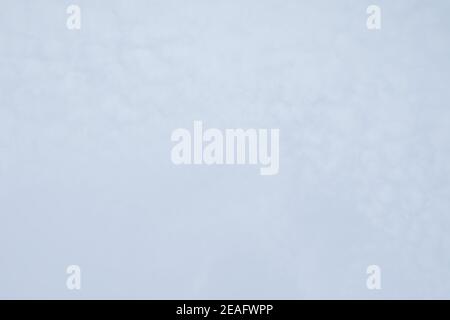 Himmel mit transparenten und zarten Wolken mit Textur Stockfoto