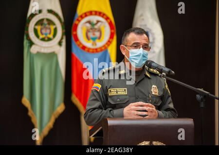 Der neue kolumbianische Verteidigungsminister Diego Molano hält eine Pressekonferenz mit dem Generalmajor der Polizei, General Jorge Luis Vargas, ab Stockfoto