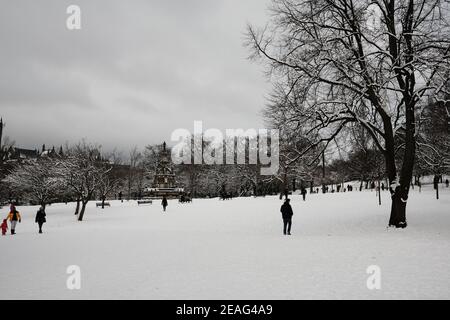 Kelvingrove Park nach starkem Winterschnee. Februar 9th 2021. Glasgow Stockfoto