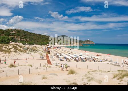 Kristallklares Wasser und weißer Sand am Strand von Campana, Chia, Sardinien Stockfoto