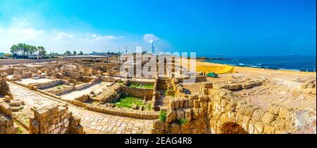 Küste des alten Cäsarea in Israel Stockfoto