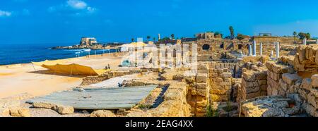 Küste des alten Cäsarea in Israel Stockfoto