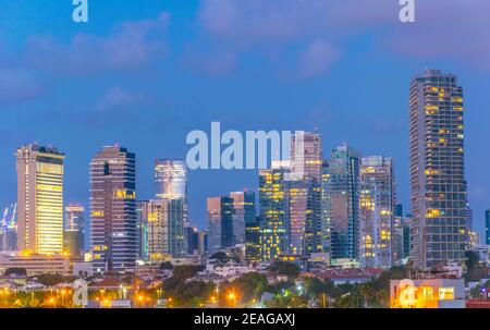 Blick auf die Wolkenkratzer in Tel Aviv, Israel Stockfoto