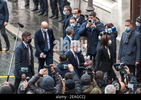 Rom, Italien. Februar 2021, 09th. Oma, ITALIEN - 09. Februar, Antonio Tajani politischer Vertreter von Forza Italia tritt in die Abgeordnetenkammer Mario Draghi, in Rom, Dienstag, 9. Februar 2021 zu treffen. Der ehemalige Chef der Europäischen Zentralbank Draghi berät sich mit den fraktionellen Parteien Italiens, nachdem er von Präsident Sergio Mattarella ausgewählt wurde, um eine Regierung zusammenzustellen, die das verschuldete Land durch die Wirtschafts- und Gesundheitskrise führen soll, der es in Rom gegenübersteht, Februar 09, 2021. Kredit: Unabhängige Fotoagentur/Alamy Live Nachrichten Stockfoto