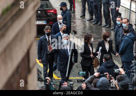 Rom, Italien. Februar 2021, 09th. Oma, ITALIEN - 09. Februar, Antonio Tajani politischer Vertreter von Forza Italia tritt in die Abgeordnetenkammer Mario Draghi, in Rom, Dienstag, 9. Februar 2021 zu treffen. Der ehemalige Chef der Europäischen Zentralbank Draghi berät sich mit den fraktionellen Parteien Italiens, nachdem er von Präsident Sergio Mattarella ausgewählt wurde, um eine Regierung zusammenzustellen, die das verschuldete Land durch die Wirtschafts- und Gesundheitskrise führen soll, der es in Rom gegenübersteht, Februar 09, 2021. Kredit: Unabhängige Fotoagentur/Alamy Live Nachrichten Stockfoto