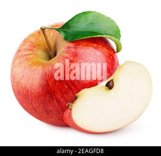 Reife rote Apfelfrucht mit Apfelscheibe und grünem Blatt Isoliert auf weißem Hintergrund mit Beschneidungspfad Stockfoto