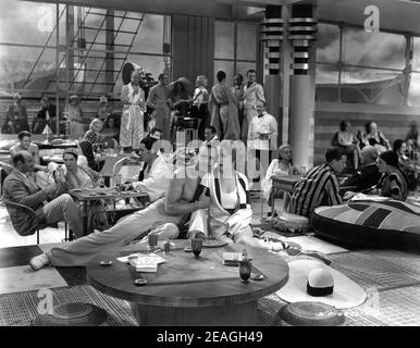 DOUGLAS FAIRBANKS SR und BEBE DANIELS in REACHING FOR THE MOON 1930 Regisseur EDMUND GOULDING Story Irving Berlin und Edmund Goulding vertonte William Cameron Menzies Joseph M. Schenck Productions for Feature Productions / United Artists Stockfoto