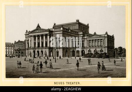 Europa, Deutschland, Sachsen, Leipzig, Augustusplatz, Neues Theater, Lithographie aus dem Leporello : ' Album von Leipzig ' , Verlag : Carl Garten, Leipzig, wahrscheinlich herausgegeben in den 1880 - 1890er Jahren . / Europa, Deutschland, Sachsen, Leipzig, Neues Theater, Lithographie aus dem Leporello: 'Album von Leipzig' (Heft aus Leipzig), Verlag: Carl Garte, Leipzig, wohl erschienen um 1880th - 1890th. Stockfoto