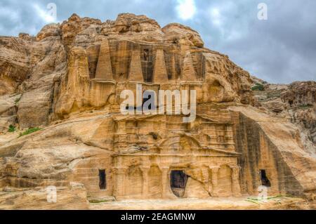 Obelisk Grab und Bab als Siq Triclinium in Petra, Jordanien Stockfoto