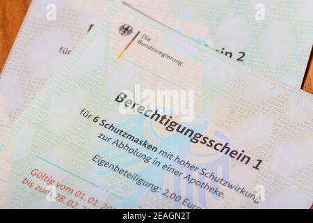 Stuttgart, Deutschland- Februar 09,2021: Schliessaufnahme der bescheinigung der Bundesregierung für FFP2 Schutzmasken Kaufwarrant Stockfoto