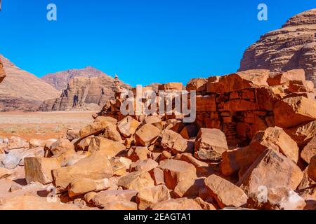 Ruinen von Lawrence's Haus in Wadi Rum Wüste, Jordanien Stockfoto