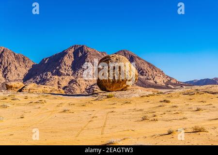 Runde Felsformationen in der Wadi Rum Wüste in Jordanien Stockfoto