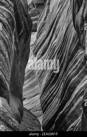 Der atemberaubend schöne schmale Slot Canyon, bekannt als Red Canyon, auch bekannt als Peek-a-Boo Canyon, in der Nähe von Kanab, Utah, USA Stockfoto