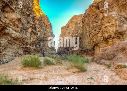 Abu Khashaba siq in der Wadi Rum Wüste in jordanien Stockfoto