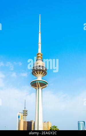 Detailansicht des Liberation Tower in Kuwait. Stockfoto