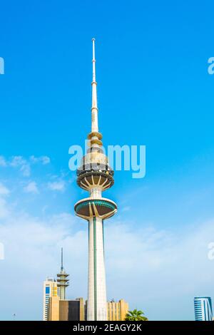 Detailansicht des Liberation Tower in Kuwait. Stockfoto