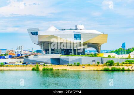 Das Musée des Confluences ist ein Museum für Wissenschaft und Anthropologie am Zusammenfluss der Flüsse Saone und Rhone in Lyon, Frankreich Stockfoto