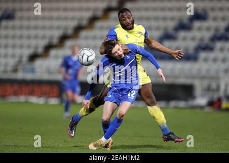 HARTLEPOOL, ENGLAND. FEB 9th; Nathan Cameron von Solihull Moors bestreitet einen Header mit Joe Gray von Hartlepool United während des Vanarama National League-Spiels zwischen Hartlepool United und Solihull Moors am Dienstag, den 9th. Februar 2021 im Victoria Park, Hartlepool. (Kredit: Mark Fletcher, Mi News) Kredit: MI Nachrichten & Sport /Alamy Live Nachrichten Stockfoto