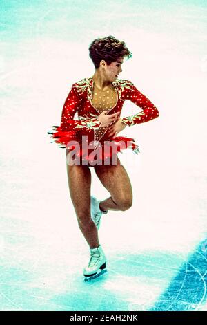Jill Trenary (USA) tritt bei den Olympischen Winterspielen 1988 im Freilauf für Damen-Eiskunstlauf an. Stockfoto