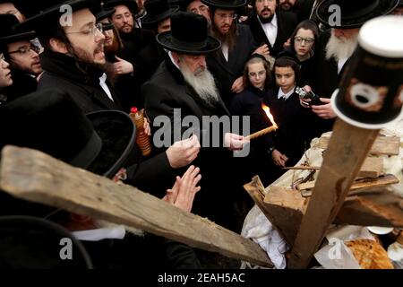 Lelow, Polen 2. Februar 2020: Hassidischer jude feiert während des chassidischen Feiertages den 206. Todestag von tzadik Dawid Biderman Stockfoto