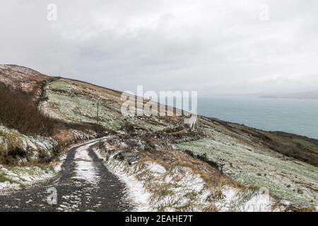 Goats Path, Cork, Irland. 09th. Februar 2021. Leichter Schnee nach dem Sturz auf dem Gipfel des Mount Seefin, auf dem Ziegenpfad außerhalb von Bantry, Co. Cork, Irland. - Credit; David Creedon / Alamy Live News Stockfoto