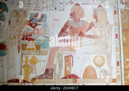 Altägyptische Malerei des Königlichen Schreibers Userhat mit seiner Frau. Tomb, Luxor. Stockfoto