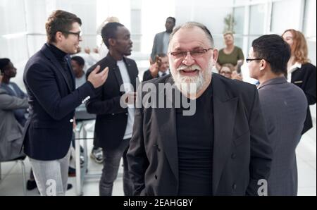 Porträt eines Senior Manager mit Brille Stockfoto