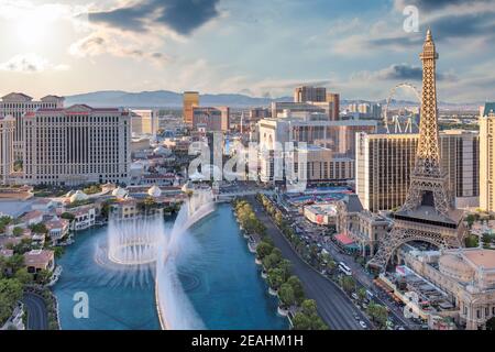 Las Vegas Strip bei Sonnenuntergang in Las Vegas, Nevada, USA