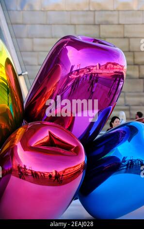 Nahaufnahme von Jeff Koons Tulips, vor dem Guggenheim Museum, Bilbao, Spanien Stockfoto