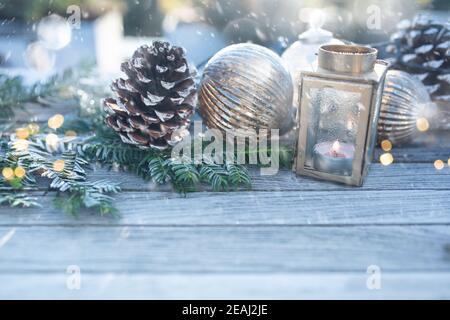 Weihnachtsdekoration mit Schneeflocken Stockfoto