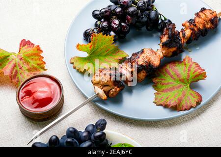 Shish Kebab mit Trauben Stockfoto