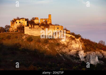 Burg Falkenstein im Herbst, Österreich Stockfoto