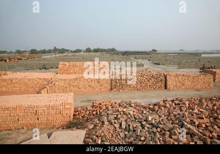 Ziegelfabrik in Sarberia, West Bengal, Indien Stockfoto