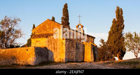 Kapelle St. Gegenkandidaten in der Nähe von Eygalieres, Provence, Frankreich Stockfoto