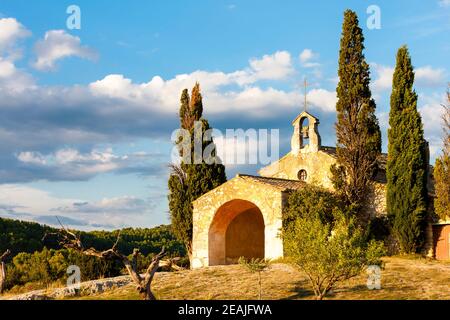 Kapelle St. Gegenkandidaten in der Nähe von Eygalieres, Provence, Frankreich Stockfoto