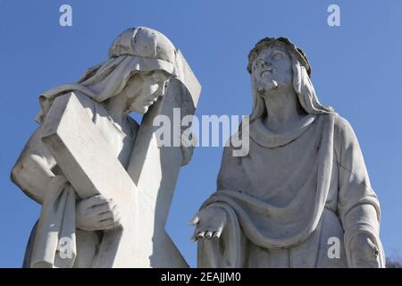 2nd Stationen des Kreuzes, Jesus wird sein Kreuz gegeben, Basilika Himmelfahrt der Jungfrau Maria in Marija Bistrica, Kroatien Stockfoto