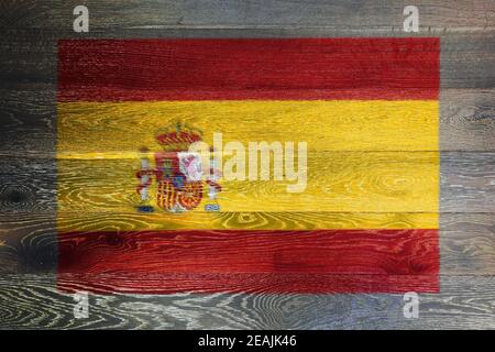 Spanien Flagge auf rustikalen alten Holz Oberfläche Hintergrund Stockfoto