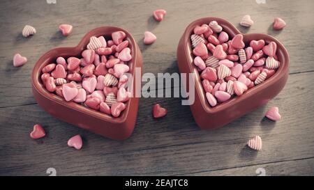Bonbon Herzen in Herzschalen Stockfoto