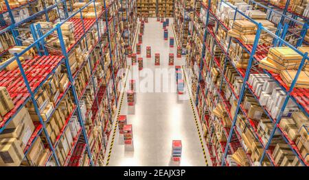 Automatisiertes Lager und Versandlager Stockfoto