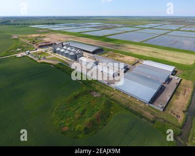 Anlage zur Trocknung und Lagerung von Getreide. Ansicht von oben. Getreide Terminal. Stockfoto