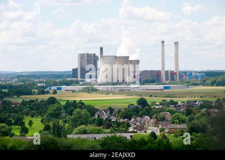 Blick vom Indemann auf das Braunkohlekraftwerk Eschweiler Aussichtsturm Stockfoto