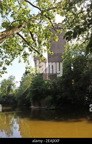 Ehemalige Staatsburg Lechenich, Wasserburg aus dem 14th. Jahrhundert Stockfoto