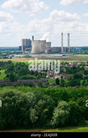 Blick vom Indemann auf das Braunkohlekraftwerk Eschweiler Aussichtsturm Stockfoto