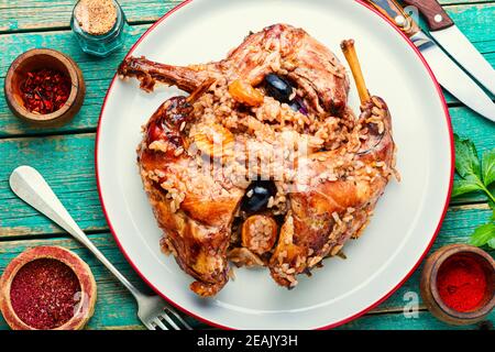 Köstliches Risotto mit Kaninchen. Stockfoto