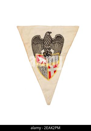 Zweiten Weltkrieg Wimpel und Stift, Lappland Kampagne. Deutsche WWII Banner mit passenden Pin, Banner ist mit Brokat und Seide genäht. Stockfoto