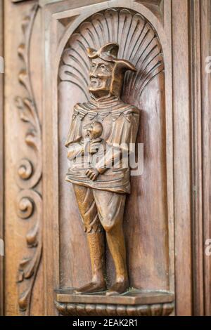 Die geschnitzten Figuren auf Holz, Element der Einrichtung. Stockfoto