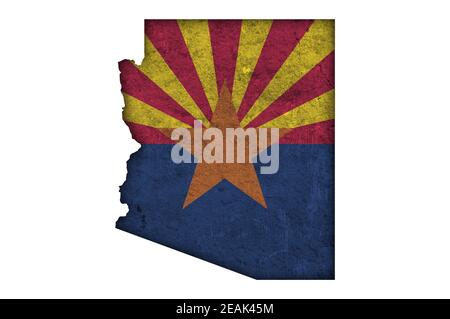 Karte und Flagge von Arizona auf verwittertem Beton Stockfoto