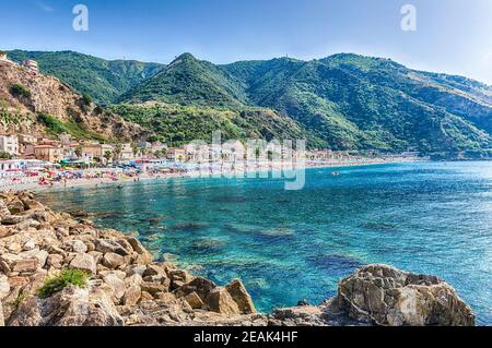 Schöne Meereslandschaft im Dorf Scilla, Kalabrien, Italien Stockfoto