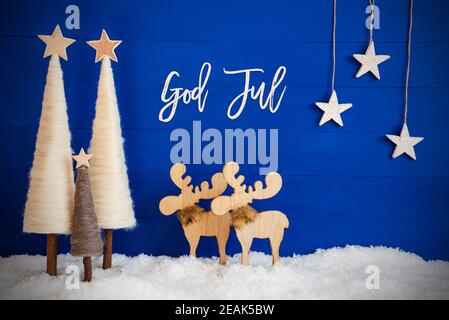 Weihnachtsbaum, Elch, Schnee, Stern, Gott Juli Bedeutet Frohe Weihnachten Stockfoto