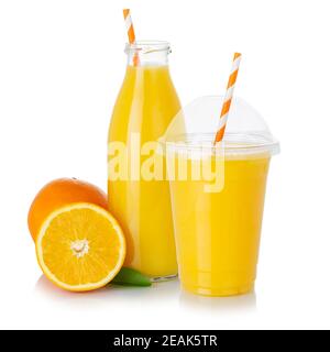 Orangenfrucht Smoothie Saft Trinken Sie Stroh Orangen in einer Flasche Und Tasse isoliert Stockfoto